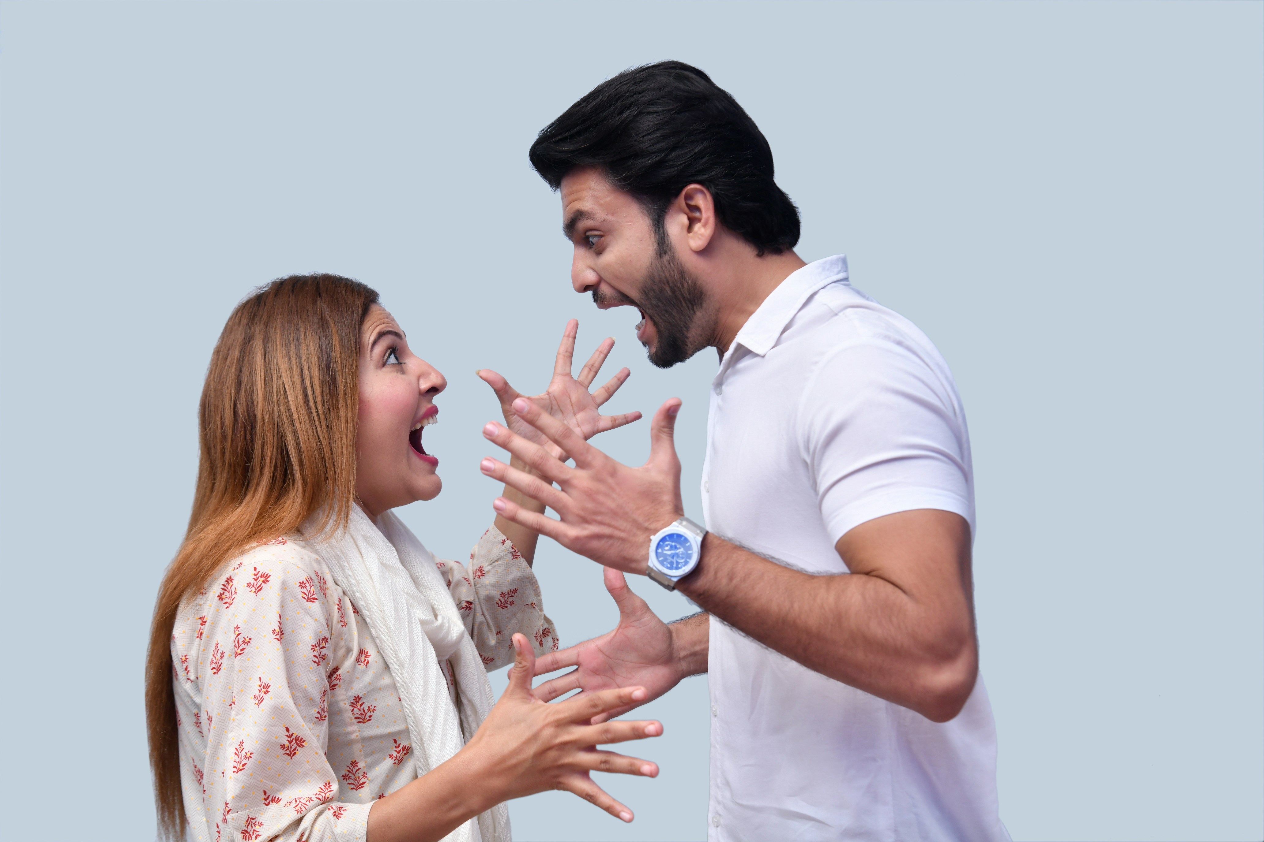 Couple holding hands, representing connection and couples therapy at Mending Minds in Cedar City, Utah